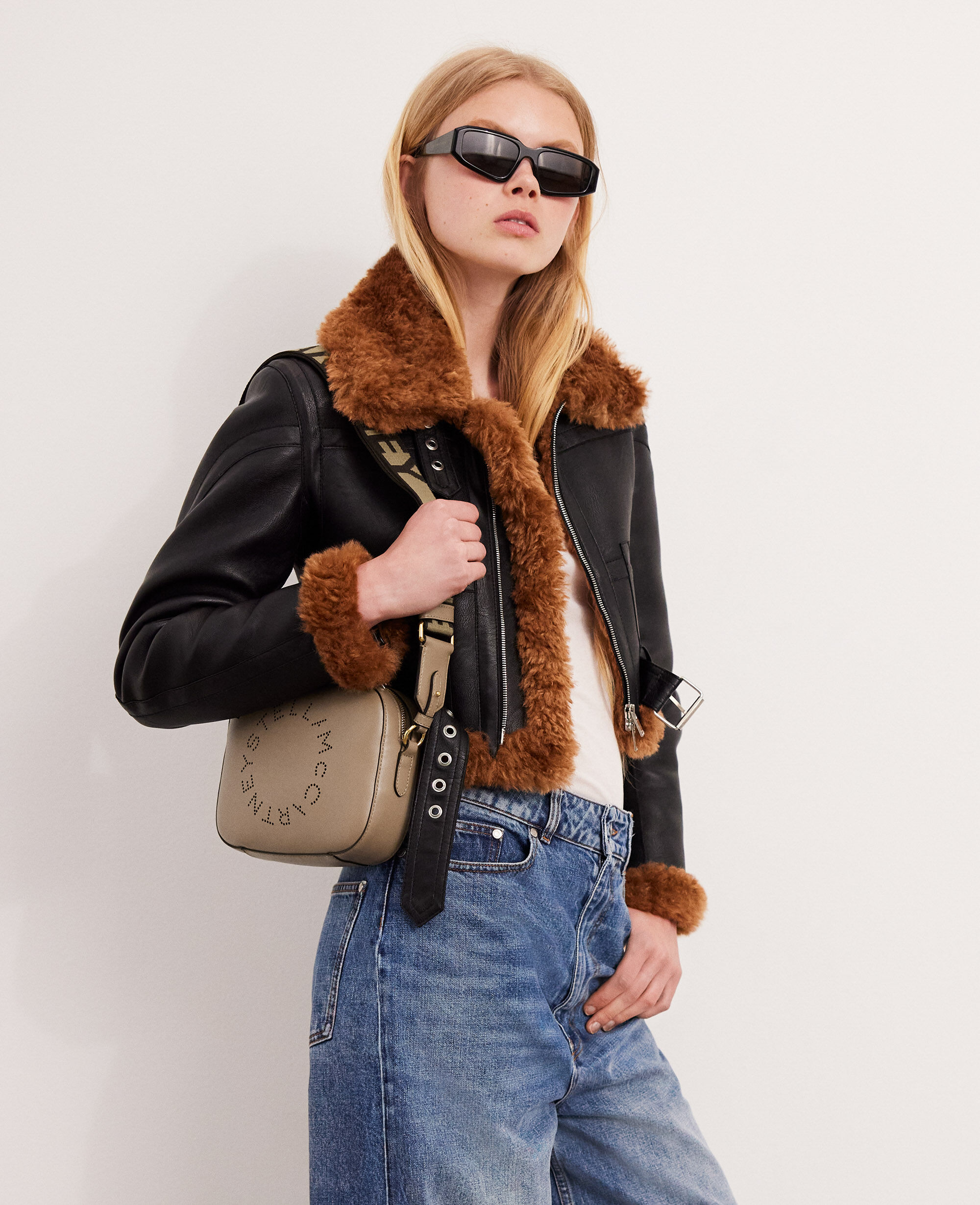 【M】　STELLA McCARTNEY ロゴ クロスボディ カメラバッグ Women Moss ロゴ クロスボディ カメラバッグ | Stella McCartney JP