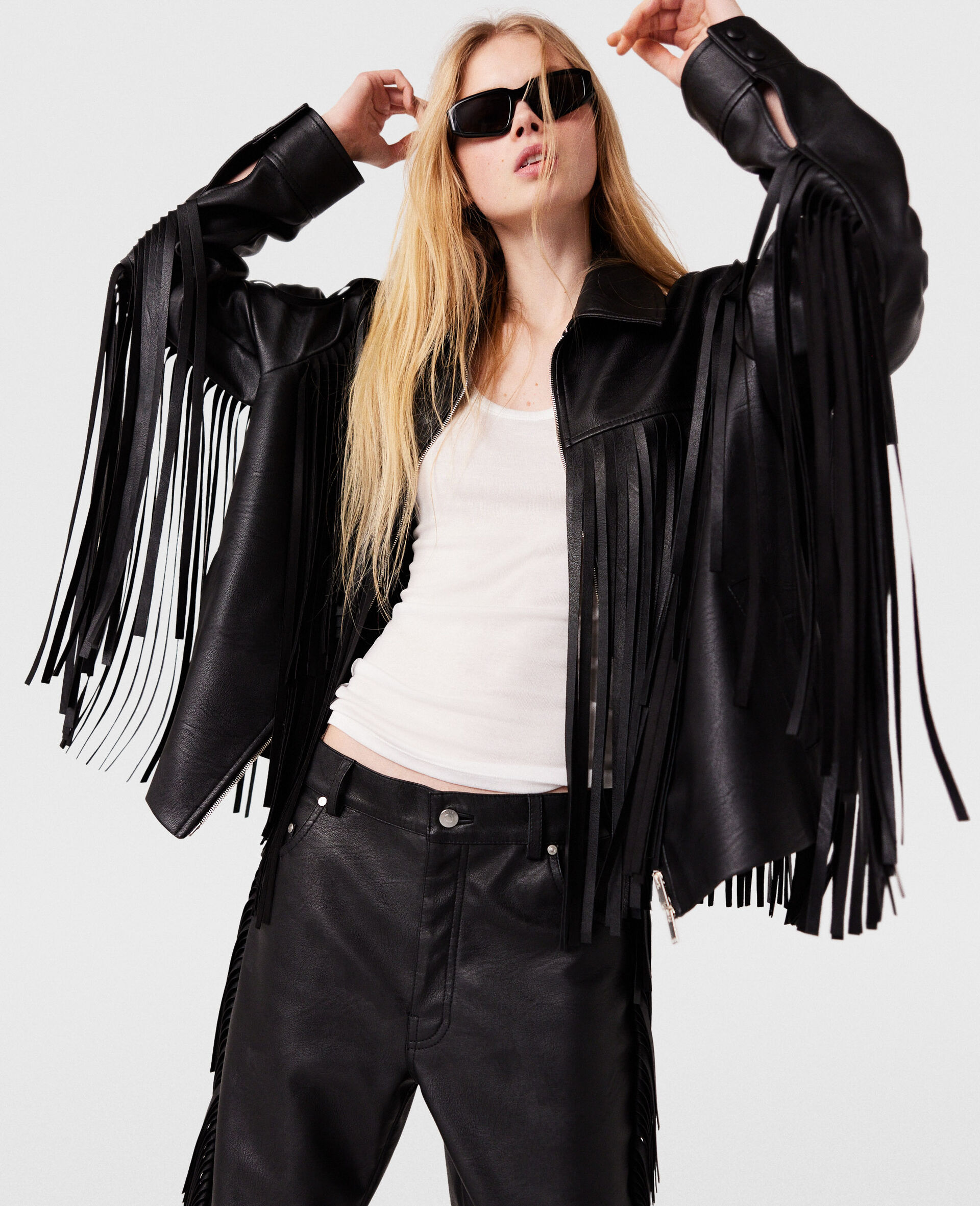 Fringe Alter Mat Jacket-Black-model