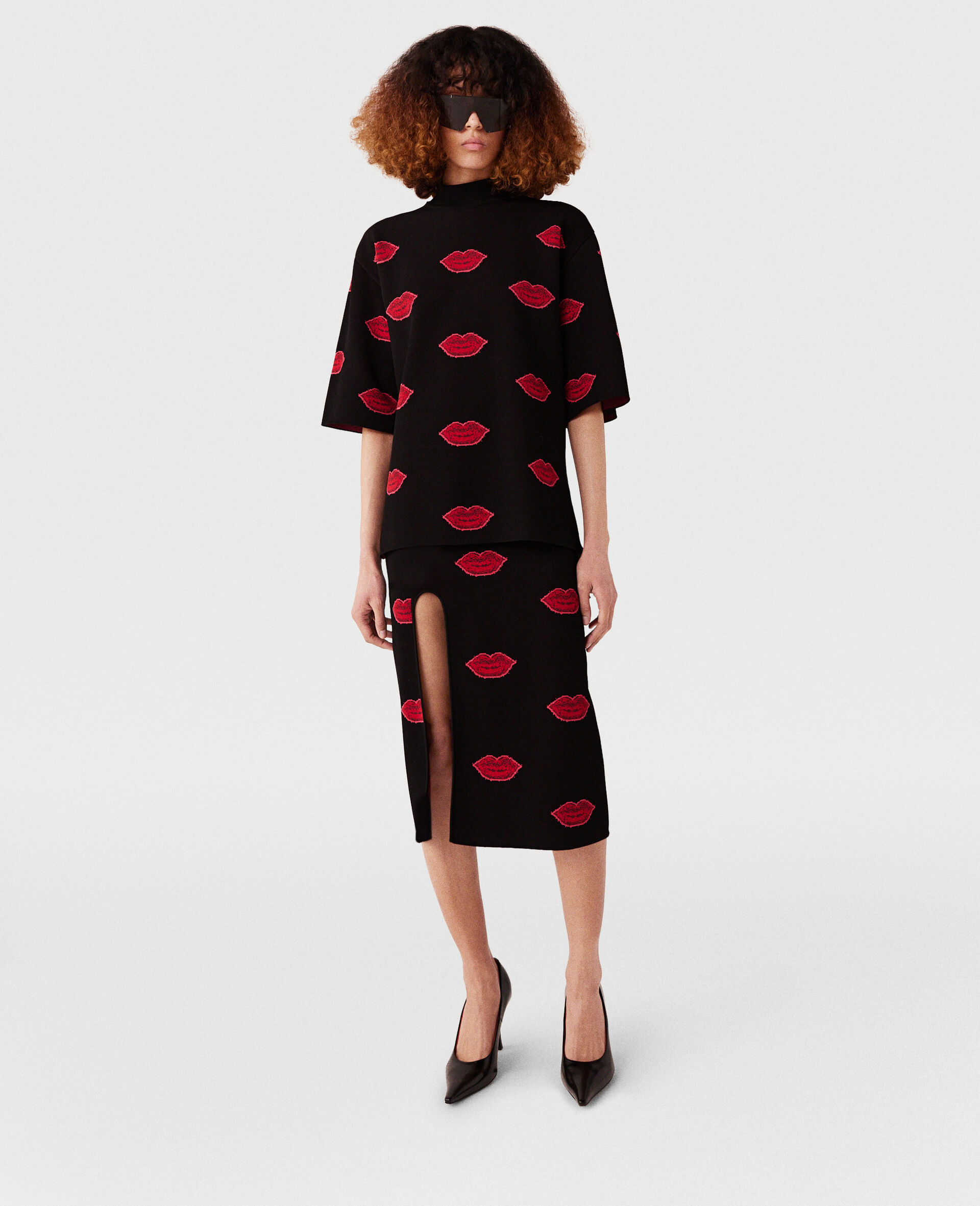 Lips Graphic Knit Mid-Rise Midi Skirt-Black-model