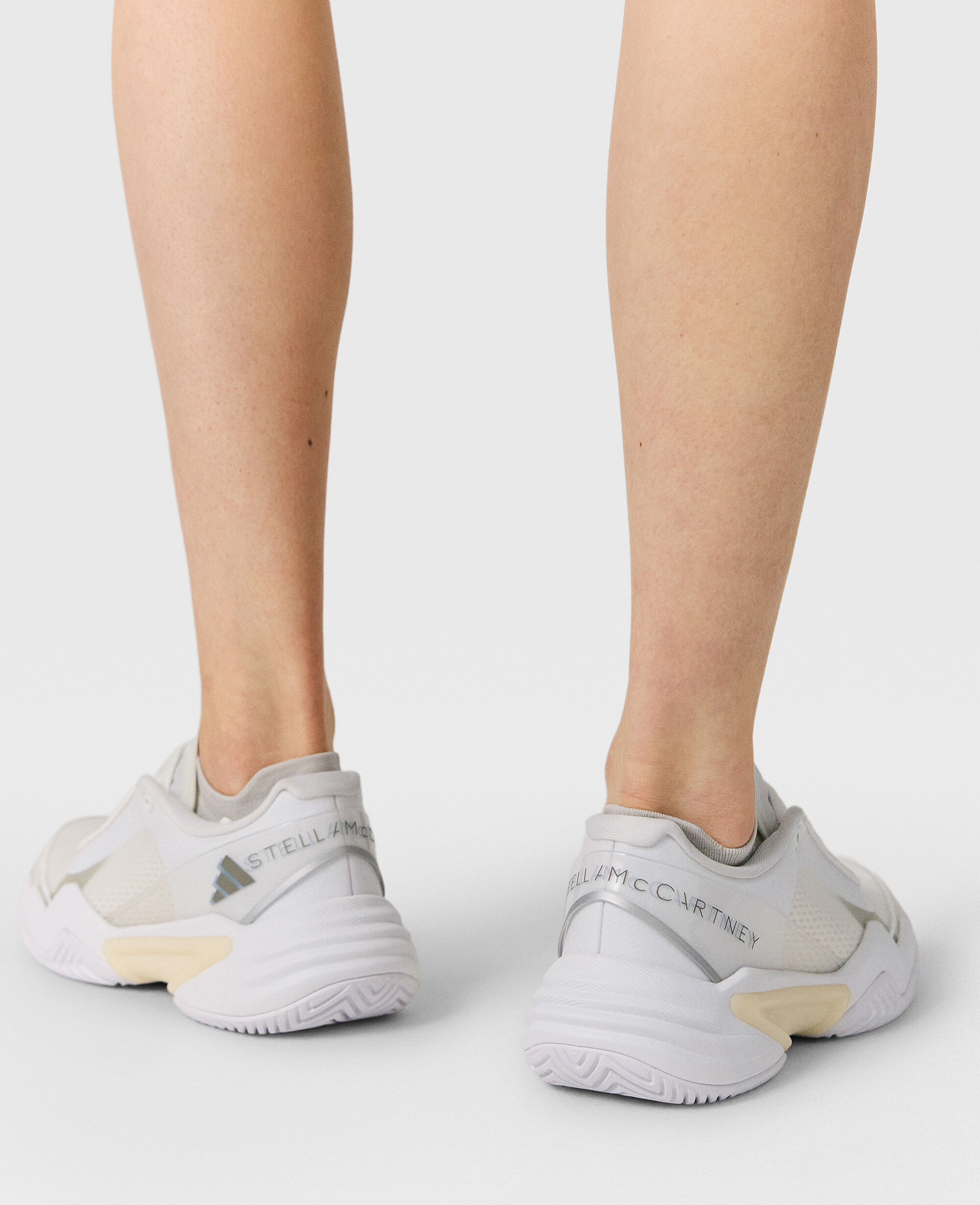 【ADIDASbyStellaMcCartney】 機能性素材 フラット スニーカー ウィメンズ スライドサンダル スニーカー テニスシューズ