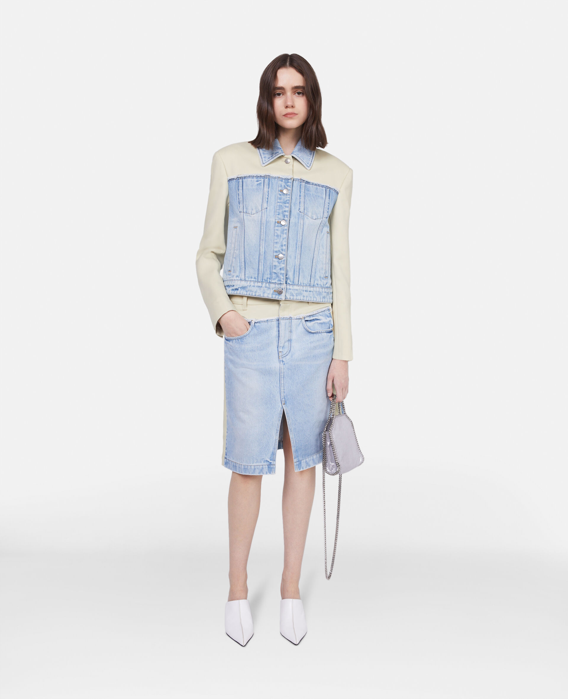 Jeansjacke mit zweifarbigen Einsätzen-Bunt-model