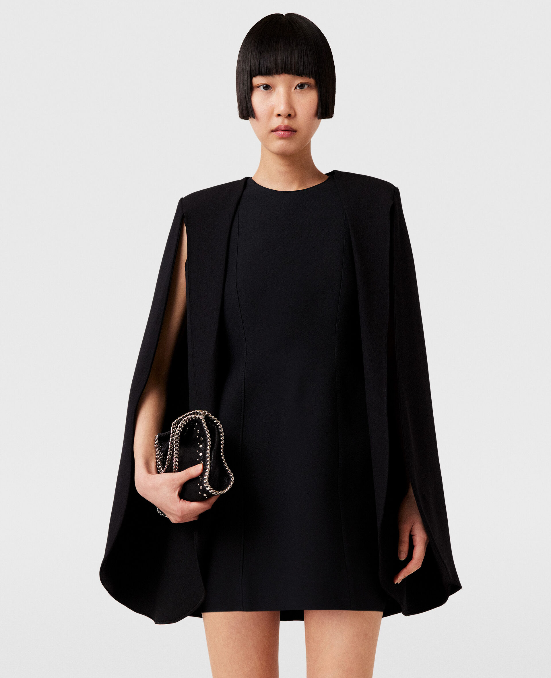 라운드 넥 케이프 미니 드레스-블랙-model