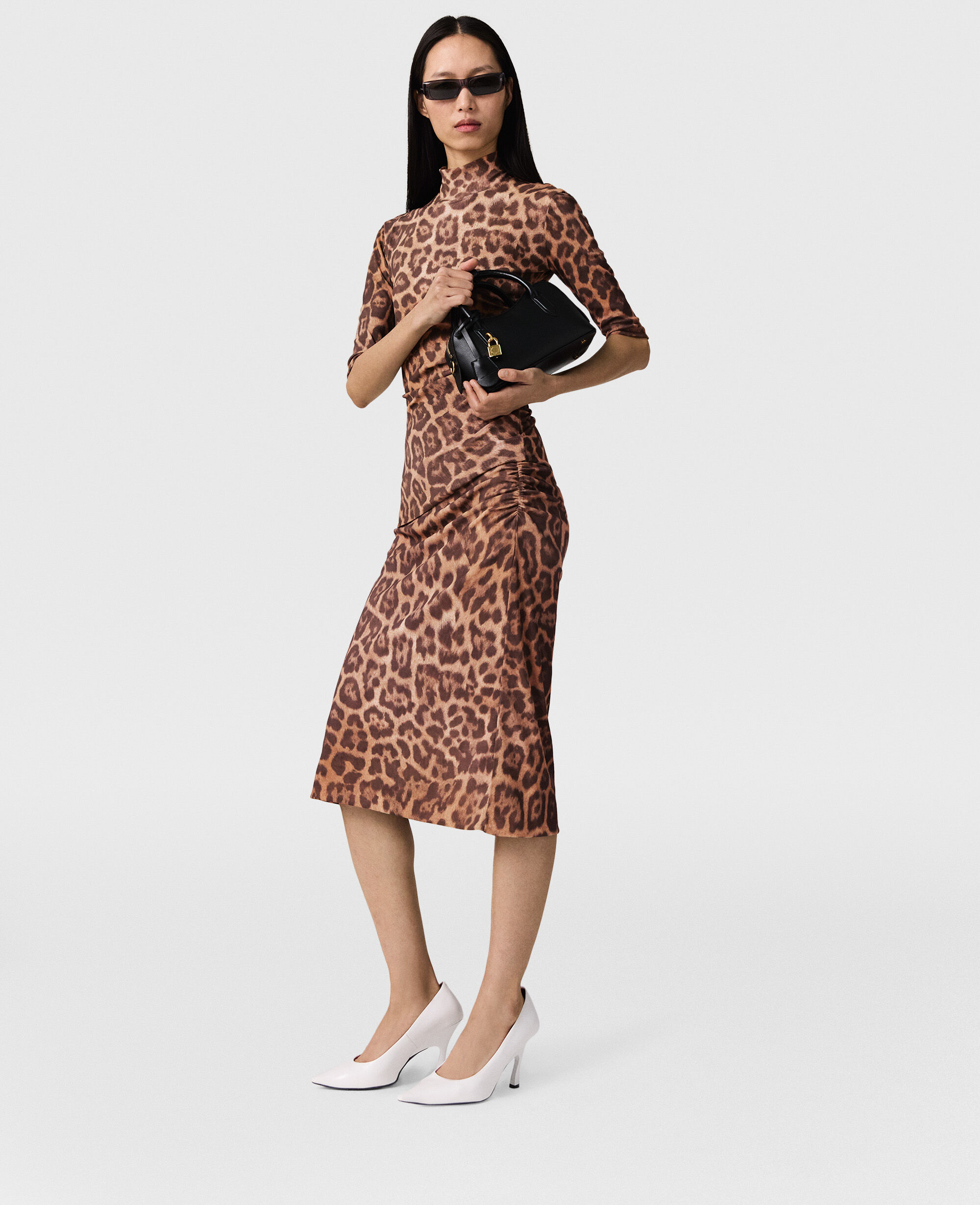 極美品★ステラマッカートニー★エコファー★レオパード柄ポンチョ風コート VOGUE_REEL_EDIT_04 (1).gif