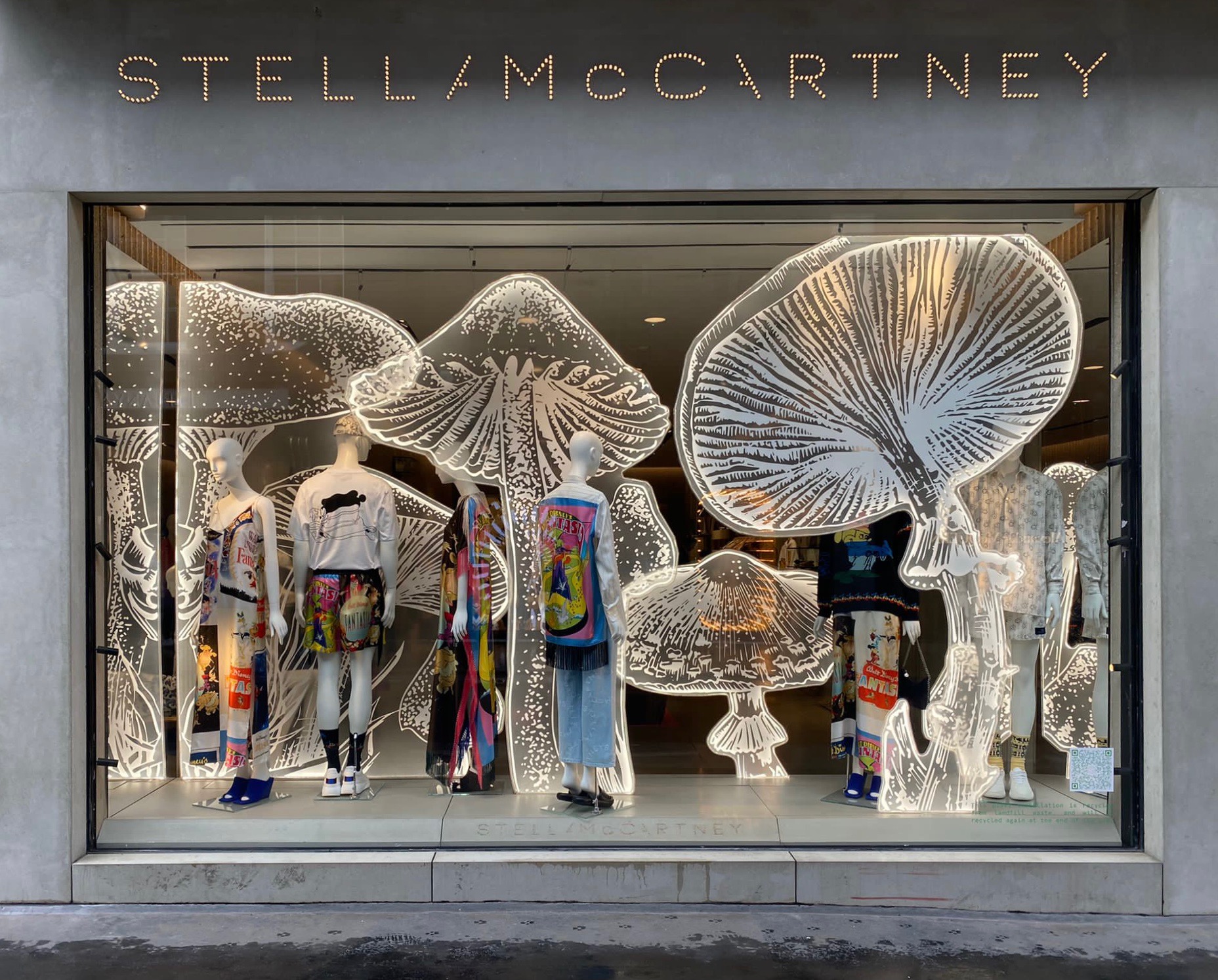 London 2020 Stella Mccartney Store Evening Closed Covid Lockdown – Stock  Editorial Photo © smutkoalex@gmail.com #441519446